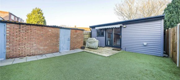 3 bedrooms House in Tadworth, United Kingdom No. 7217 2