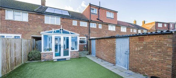 3 bedrooms House in Tadworth, United Kingdom No. 7217 4