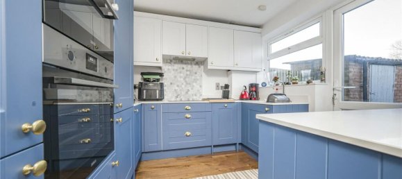 3 bedrooms House in Tadworth, United Kingdom No. 7217 8