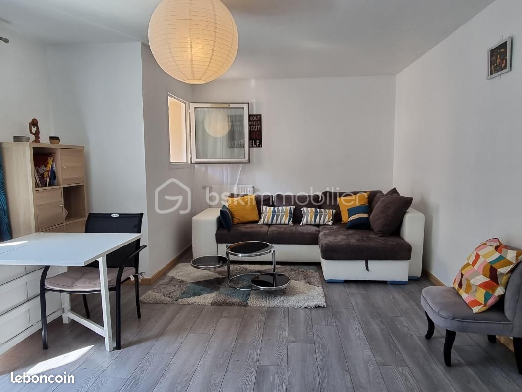 Apartamento de 2 dormitorios en Cergy, France No. 291227