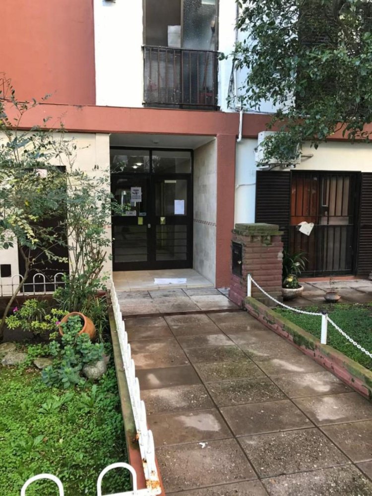 Apartamento de 3 dormitorios en Avellaneda, Argentina No. 58896