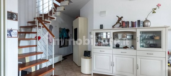 2 Schlafzimmer Penthouse in Sulbiate, Italy, Nr. 340478 8
