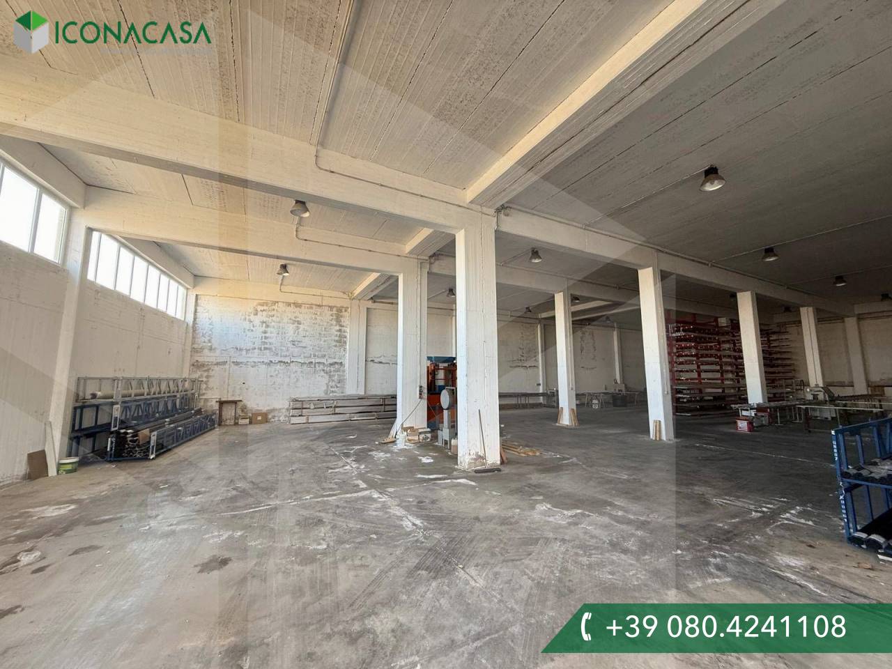 Almacén de 1 habitación en Polignano a Mare, Italy No. 20096