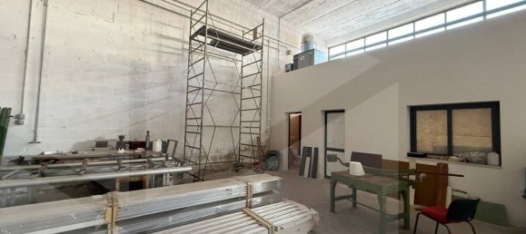 Almacén de 1 habitación en Polignano a Mare, Italy No. 20096 6