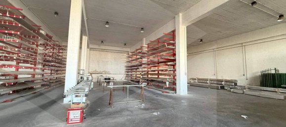 Almacén de 1 habitación en Polignano a Mare, Italy No. 20096 3