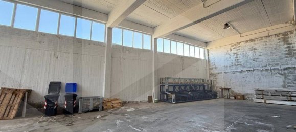 Almacén de 1 habitación en Polignano a Mare, Italy No. 20096 10