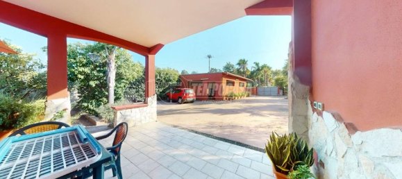 4 bedrooms House in Maglie, Italy No. 71812 3