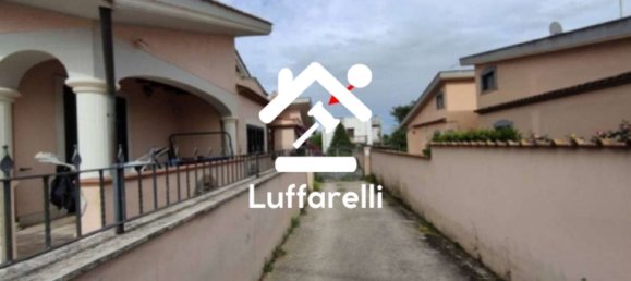 Apartamento de 6 habitaciónes en Ardea, Italy No. 12439 3