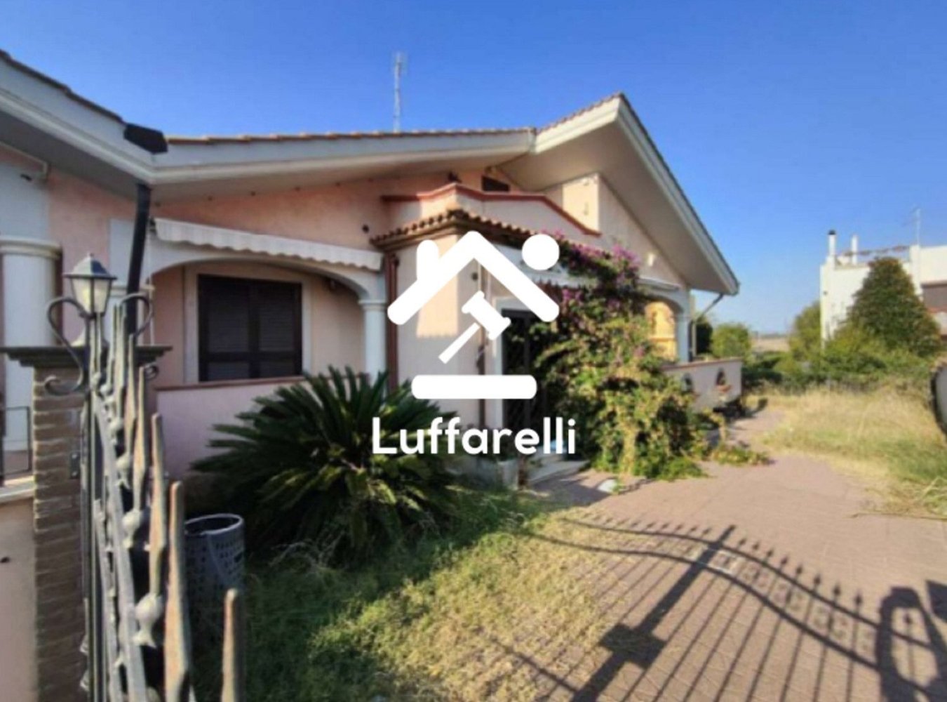 Apartamento de 6 habitaciónes en Ardea, Italy No. 12439