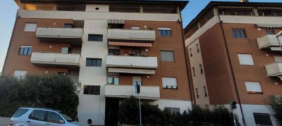 Квартира с 3 спальнями в Фолиньо, Италия № 324804 4