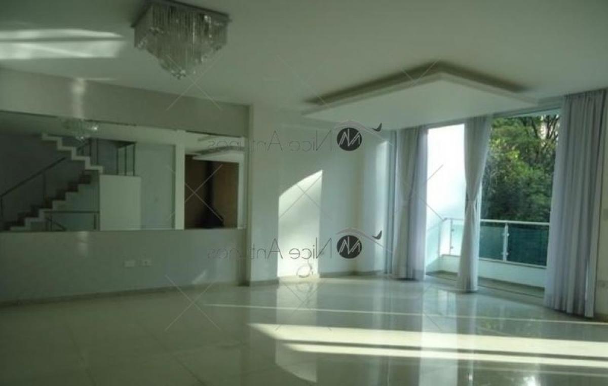 Casa de 3 dormitorios en Sao Paulo, Brazil No. 592434