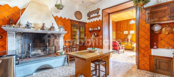 4 bedrooms House in Castel Viscardo, Italy No. 226294 5