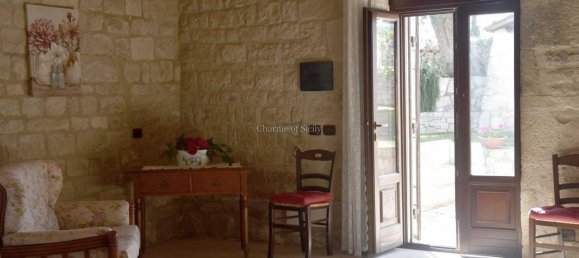 Дом с 5 комнатами в Модика, Италия № 234208 2