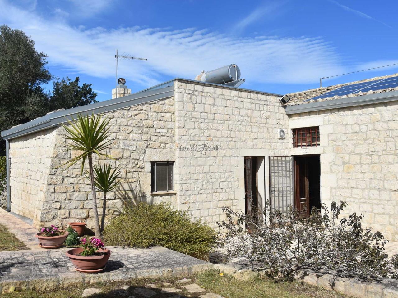 Дом с 5 комнатами в Модика, Италия № 234208