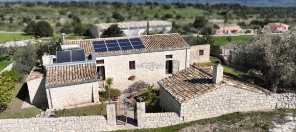 Дом с 5 комнатами в Модика, Италия № 234208 4