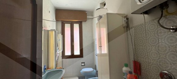 5 rooms Apartment in Bologna, Italy No. 18430 18