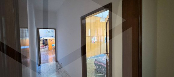 5 rooms Apartment in Bologna, Italy No. 18430 11
