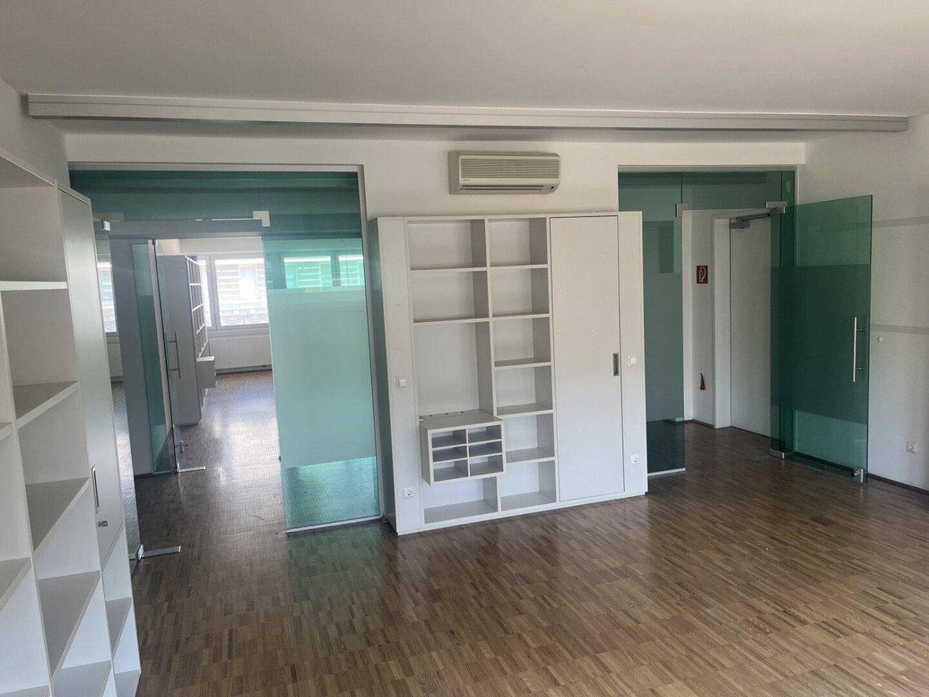 16 rooms Office in Wieden, Austria No. 151035