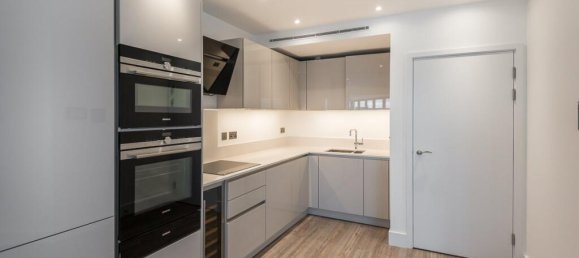 2 bedrooms Apartment in London, United Kingdom No. 11142 4