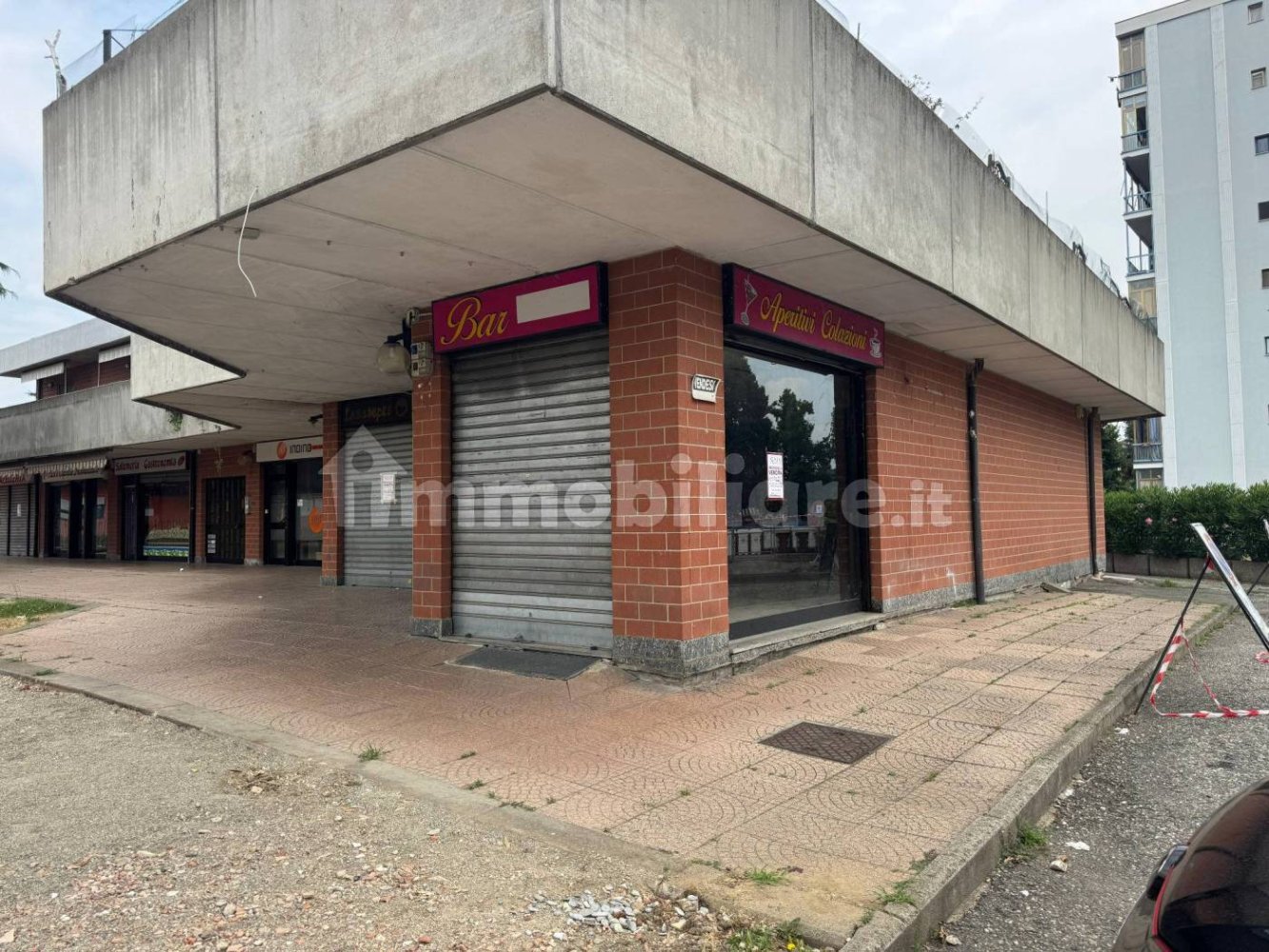 Коммерческая недвижимость с 1 комнатой в Альпиньяно, Италия № 324641