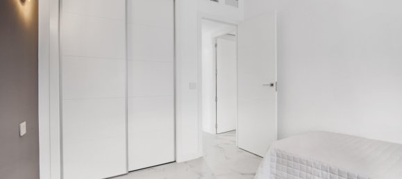 Apartamento de 2 dormitorios en Punta Prima, Spain No. 13011 24