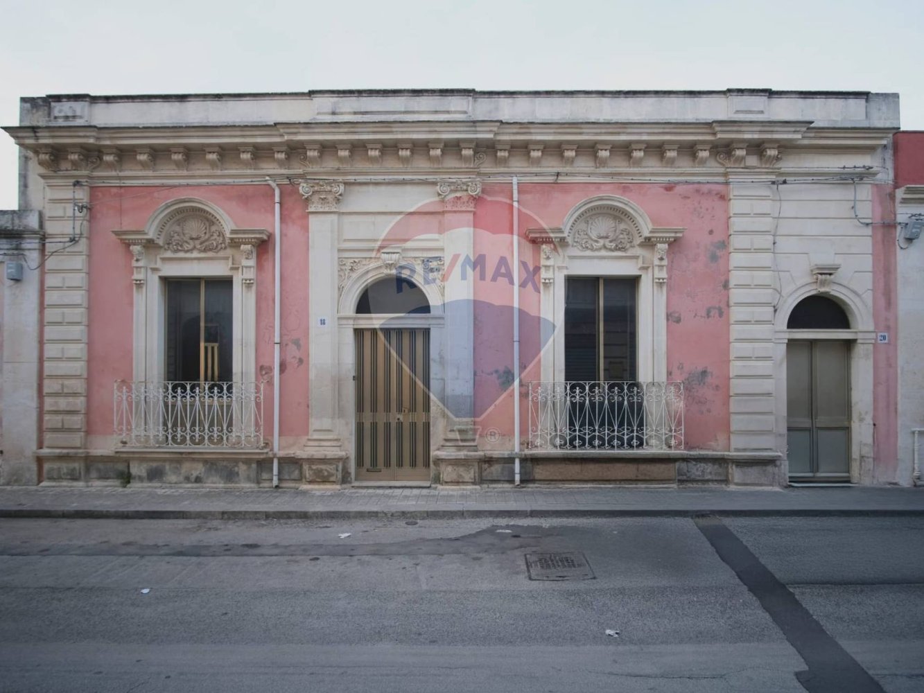 Дом с 5 спальнями в Каникаттини Баньи, Италия № 154476