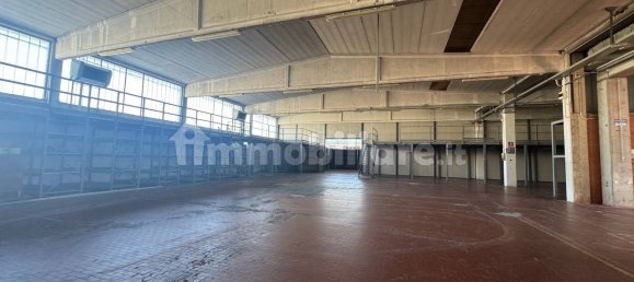 Lagerhaus in Cabiate, Italy 1370m², Nr. 354618 8