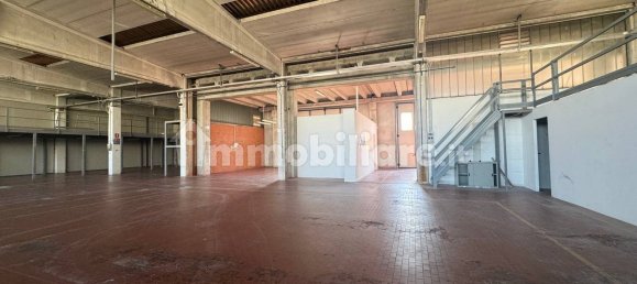 Lagerhaus in Cabiate, Italy 1370m², Nr. 354618 9