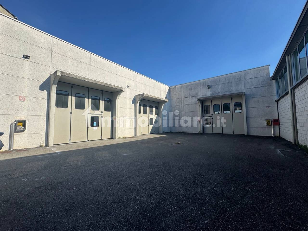 Lagerhaus in Cabiate, Italy 1370m², Nr. 354618