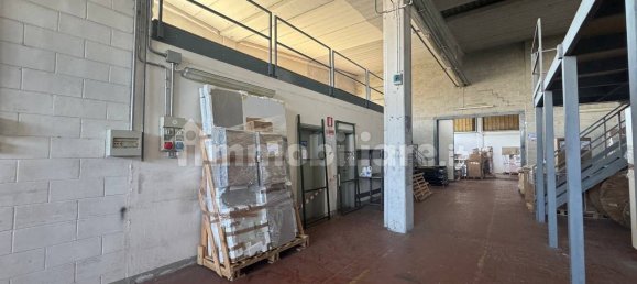 Lagerhaus in Cabiate, Italy 1370m², Nr. 354618 13