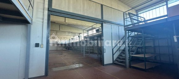 Lagerhaus in Cabiate, Italy 1370m², Nr. 354618 14