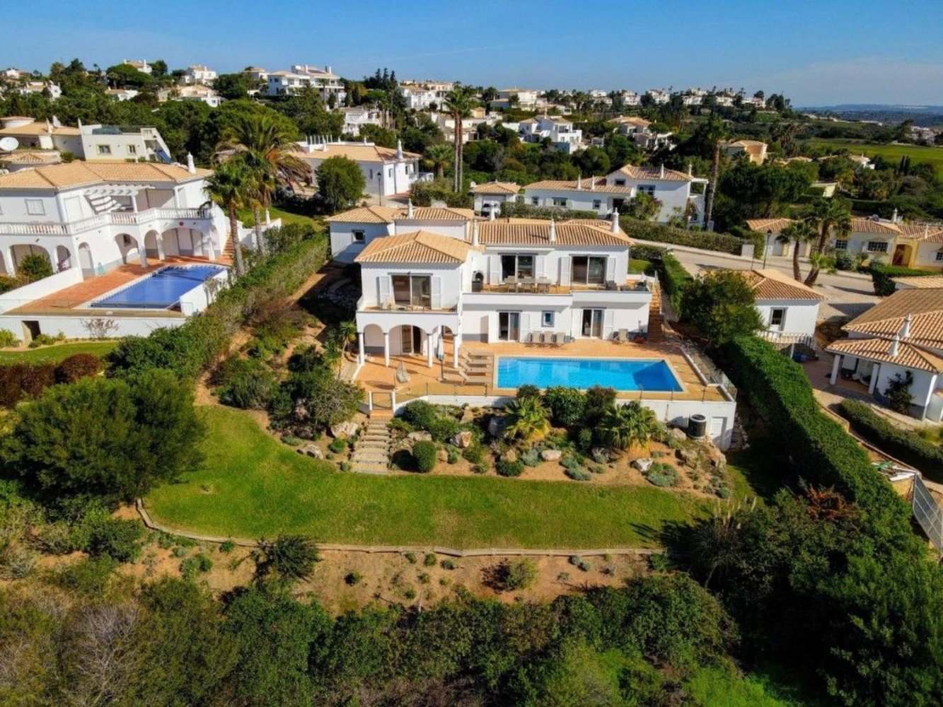 Дом с 5 спальнями в Вила ду Бишпу, Португалия № 113063