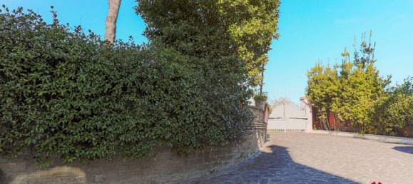 5 bedrooms Villa in Rome, Italy No. 323984 3