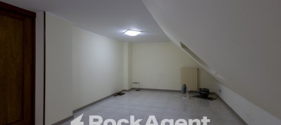 3 rooms Apartment in Catanzaro, Italy No. 182724 5