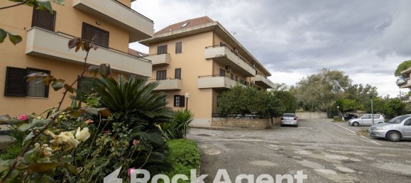 3 rooms Apartment in Catanzaro, Italy No. 182724 2