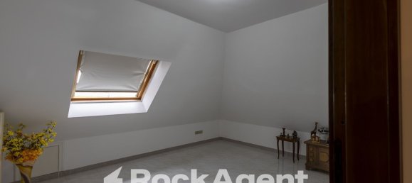 3 rooms Apartment in Catanzaro, Italy No. 182724 6