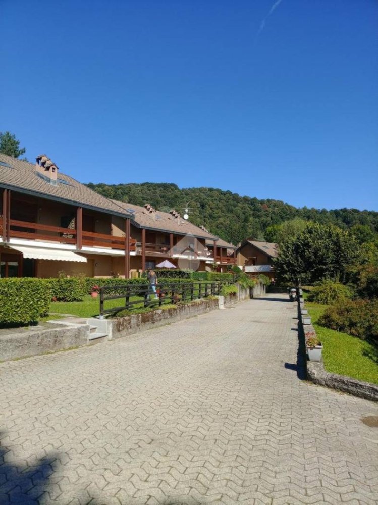 Apartamento de 2 dormitorios en Alta Valle Intelvi, Italy No. 374312