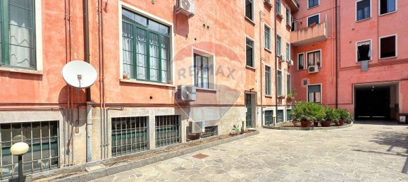 52m² Commercial property in Milan, Italy No. 379196 5