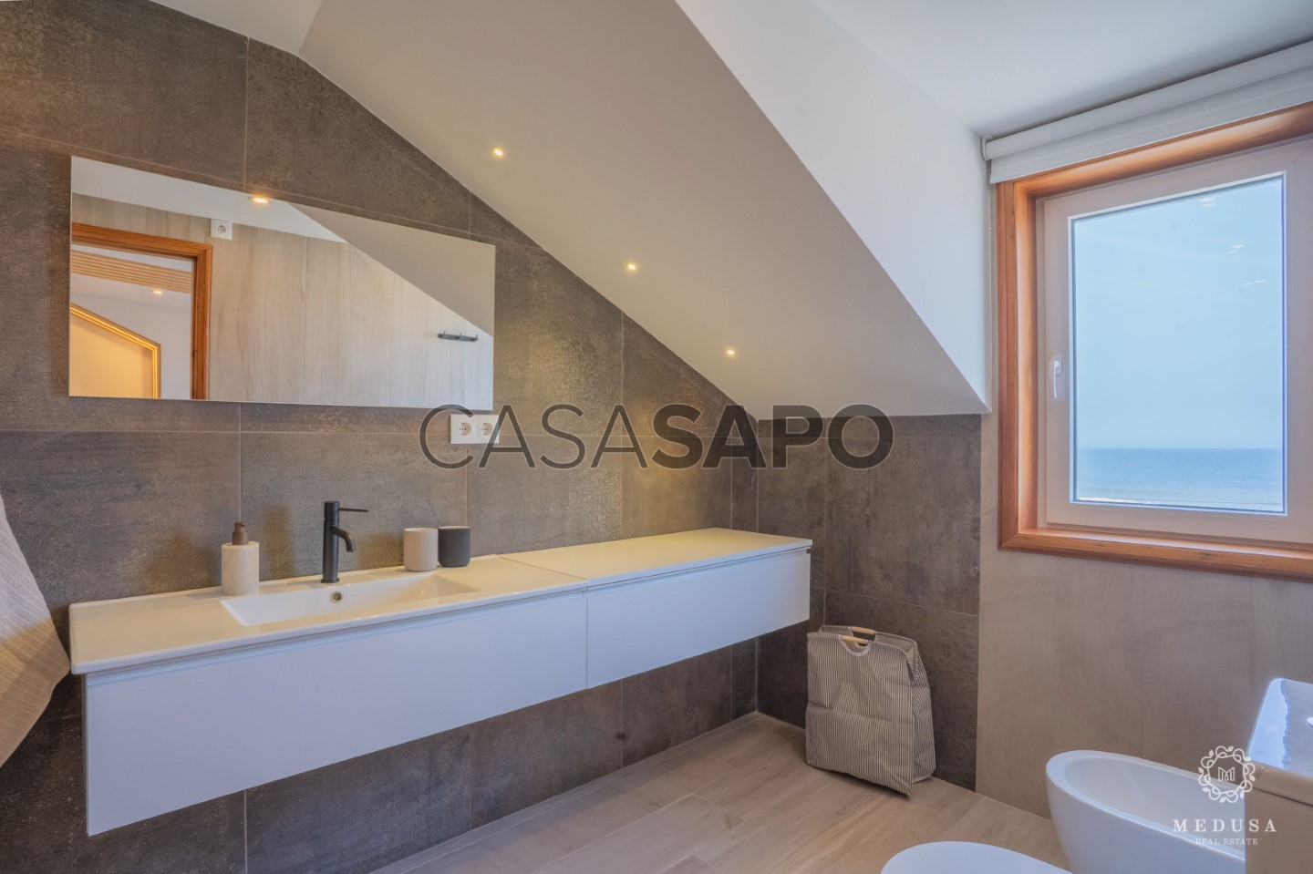 Casa de 5 dormitorios en Sao Felix da Marinha, Portugal No. 221705