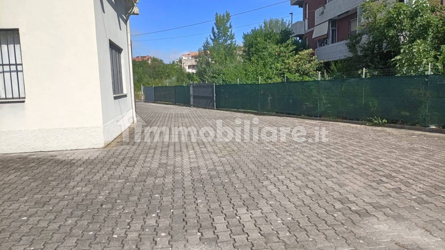 Entrepôt à Quarrata, Italy 445m² No. 351275