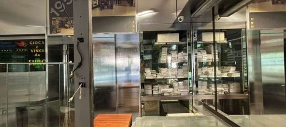 63m² Commercial property in Modena, Italy No. 343115 12