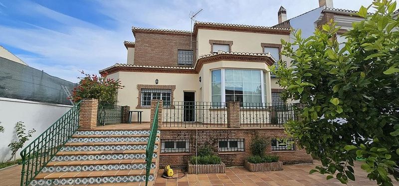 4 bedrooms House in Santa Fe, Spain No. 237023