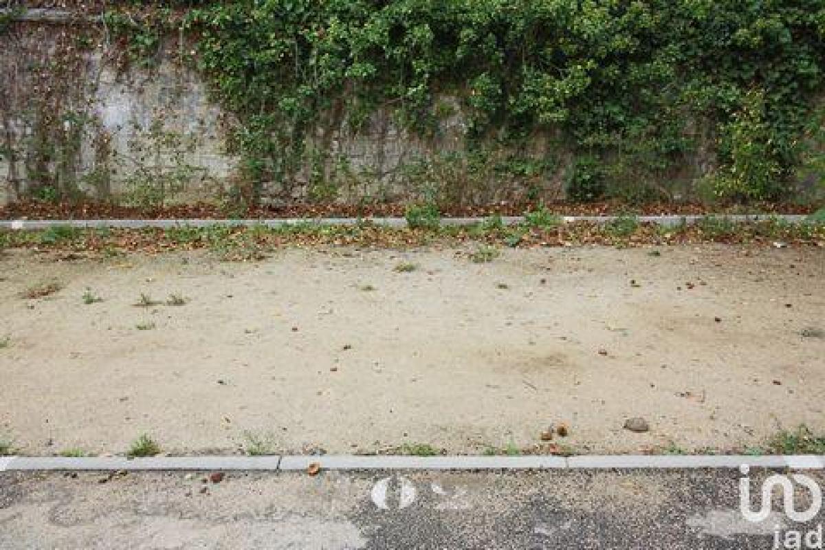  Shop in Persan, France No. 17184