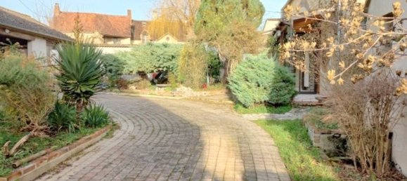 2 bedrooms House in Saint-Florentin, France No. 196744 2