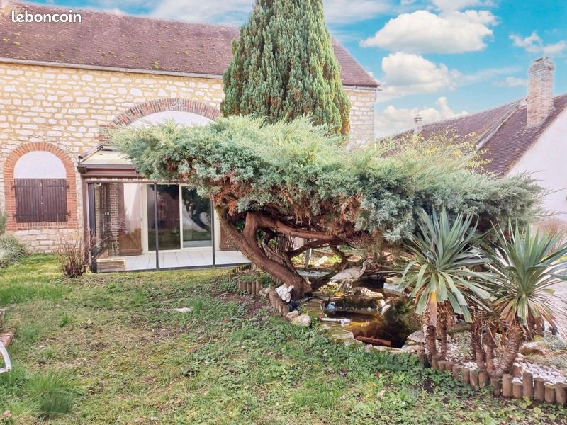 2 bedrooms House in Saint-Florentin, France No. 196744