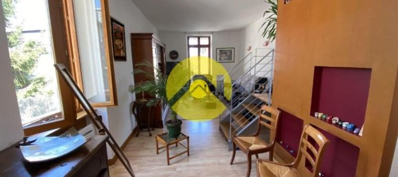 2 chambres Duplex à Bourges, France No. 283312 4