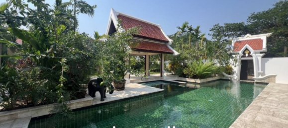 4 bedrooms Villa in Pattaya, Thailand No. 13464 3