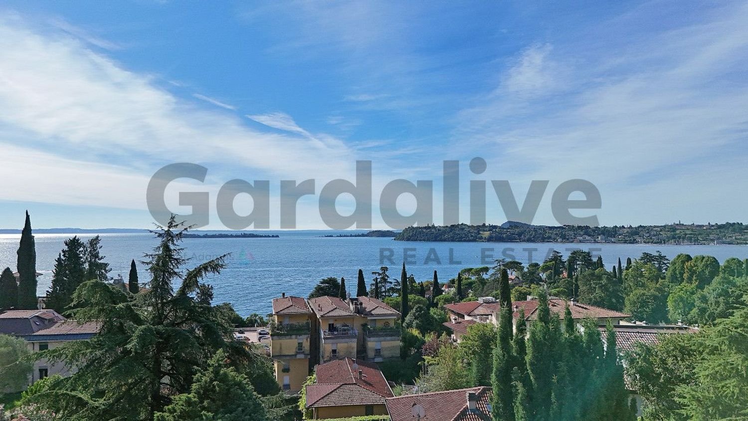 2 bedrooms Duplex in Gardone Riviera, Italy No. 384795