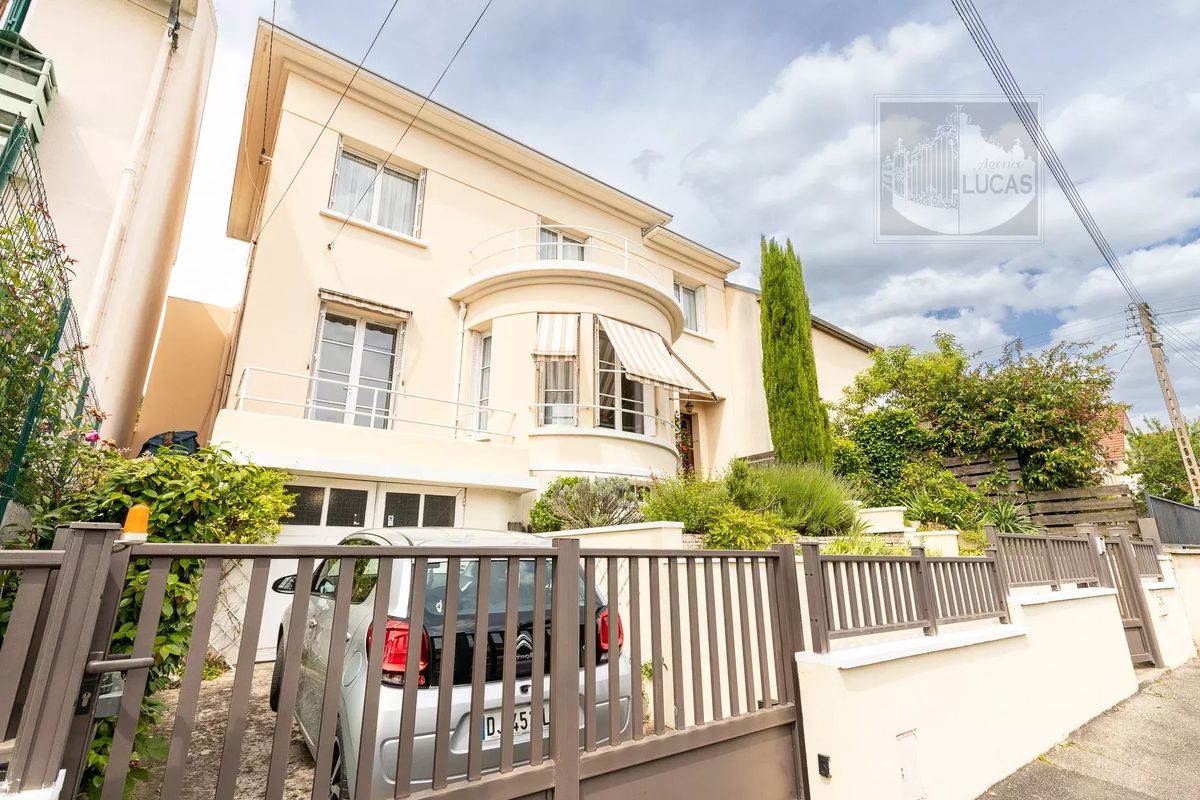 3 bedrooms House in Verrieres-le-Buisson, France No. 162419