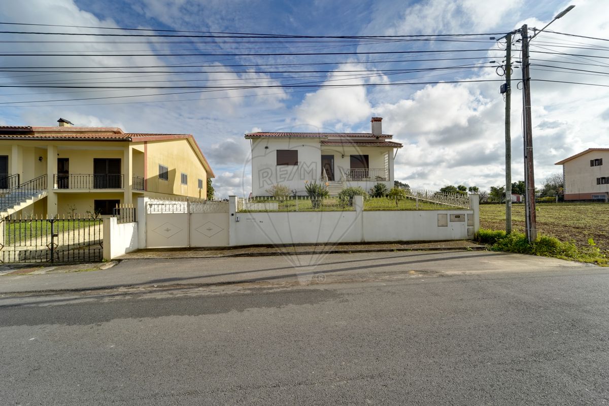 4 chambres Maison à Oliveirinha, Portugal No. 180944